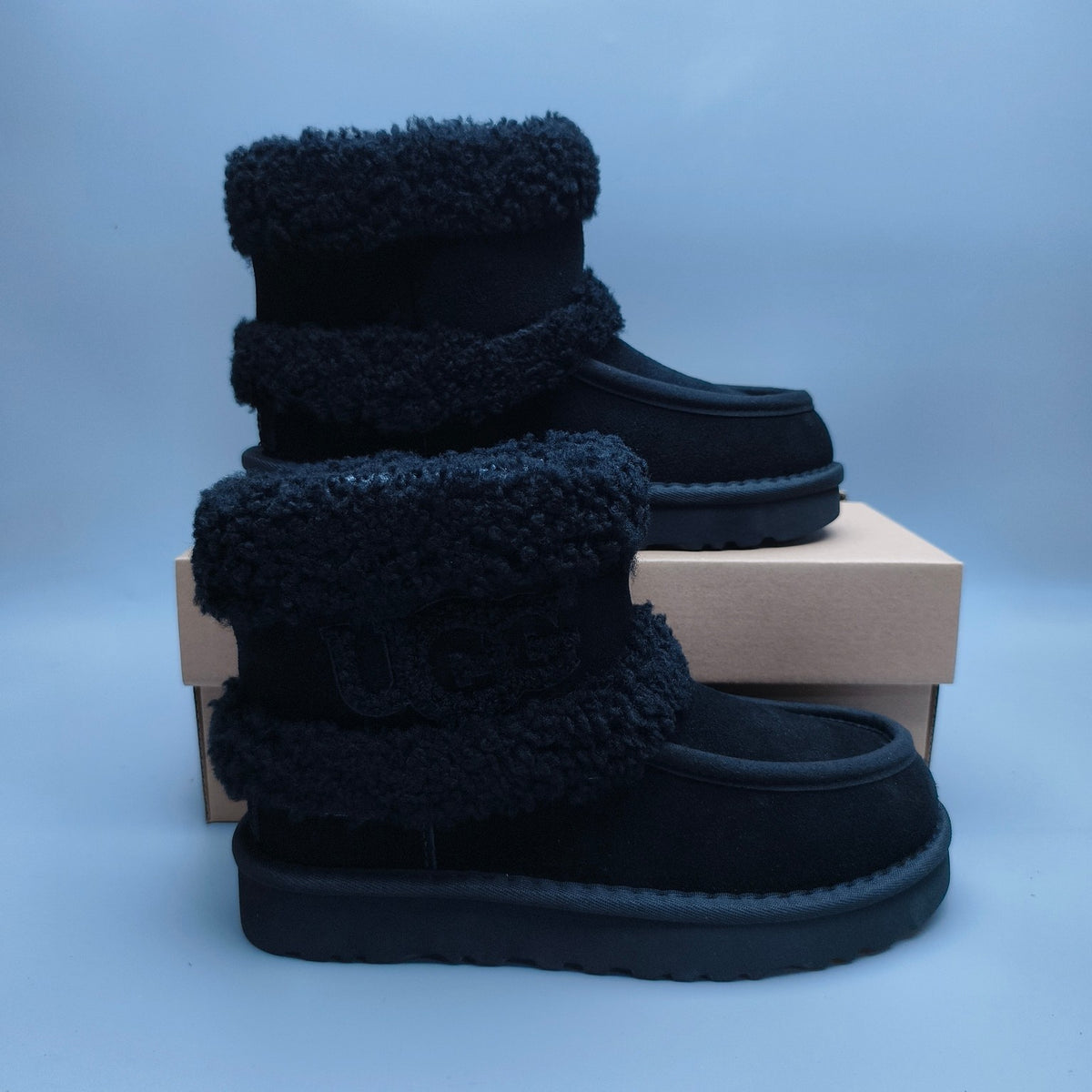 Black Curly-Texture Mid-Height Boots with Oversized Logo | Model 5410