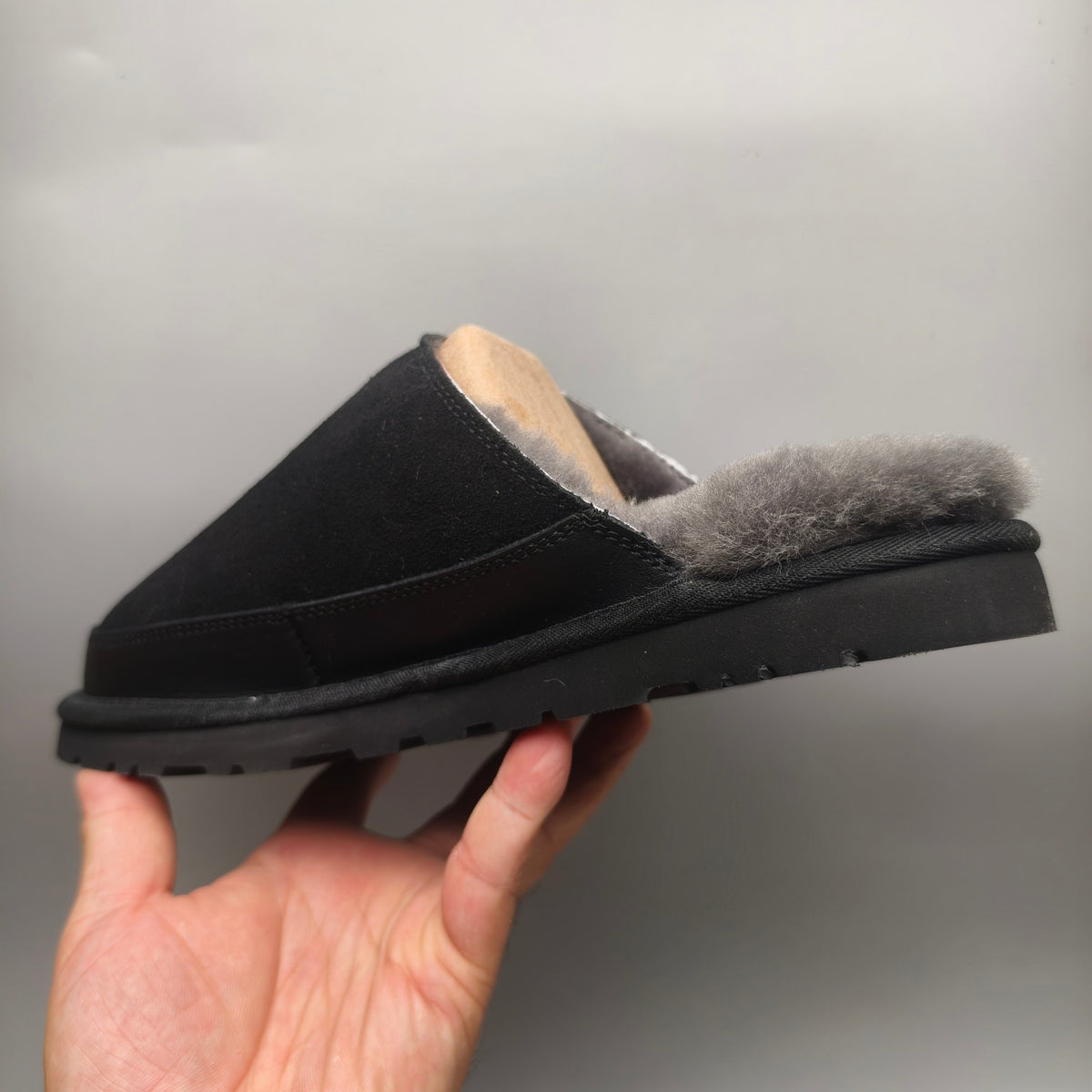 Black Ultra-Light Fuzzy Slippers for Men | Model 4585