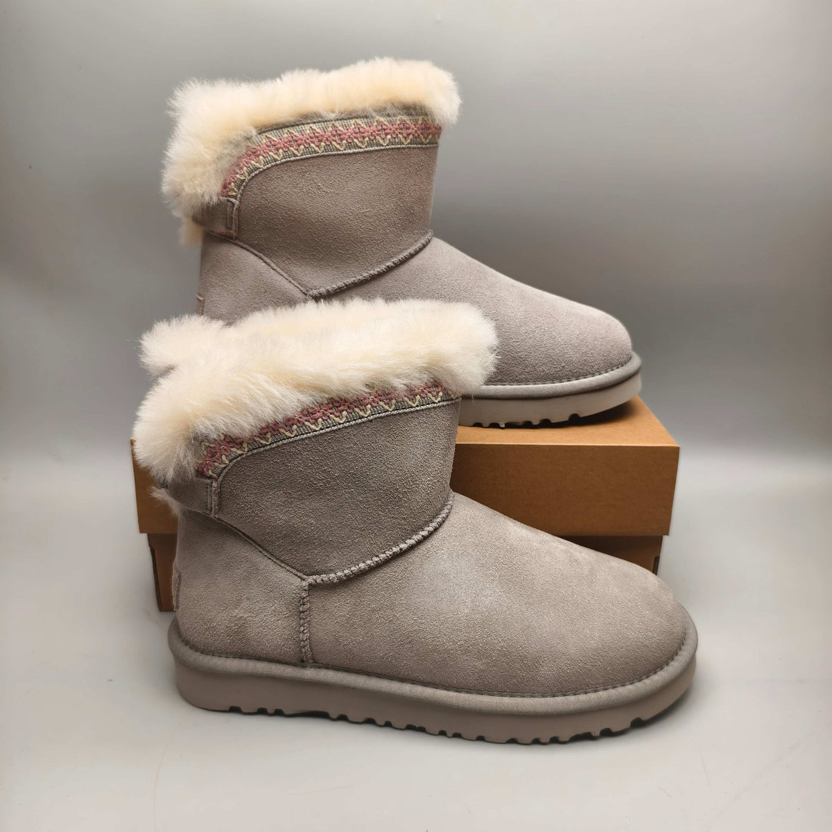 Gray Ethnic-Inspired Back-Strap Shoes | Model 4517
