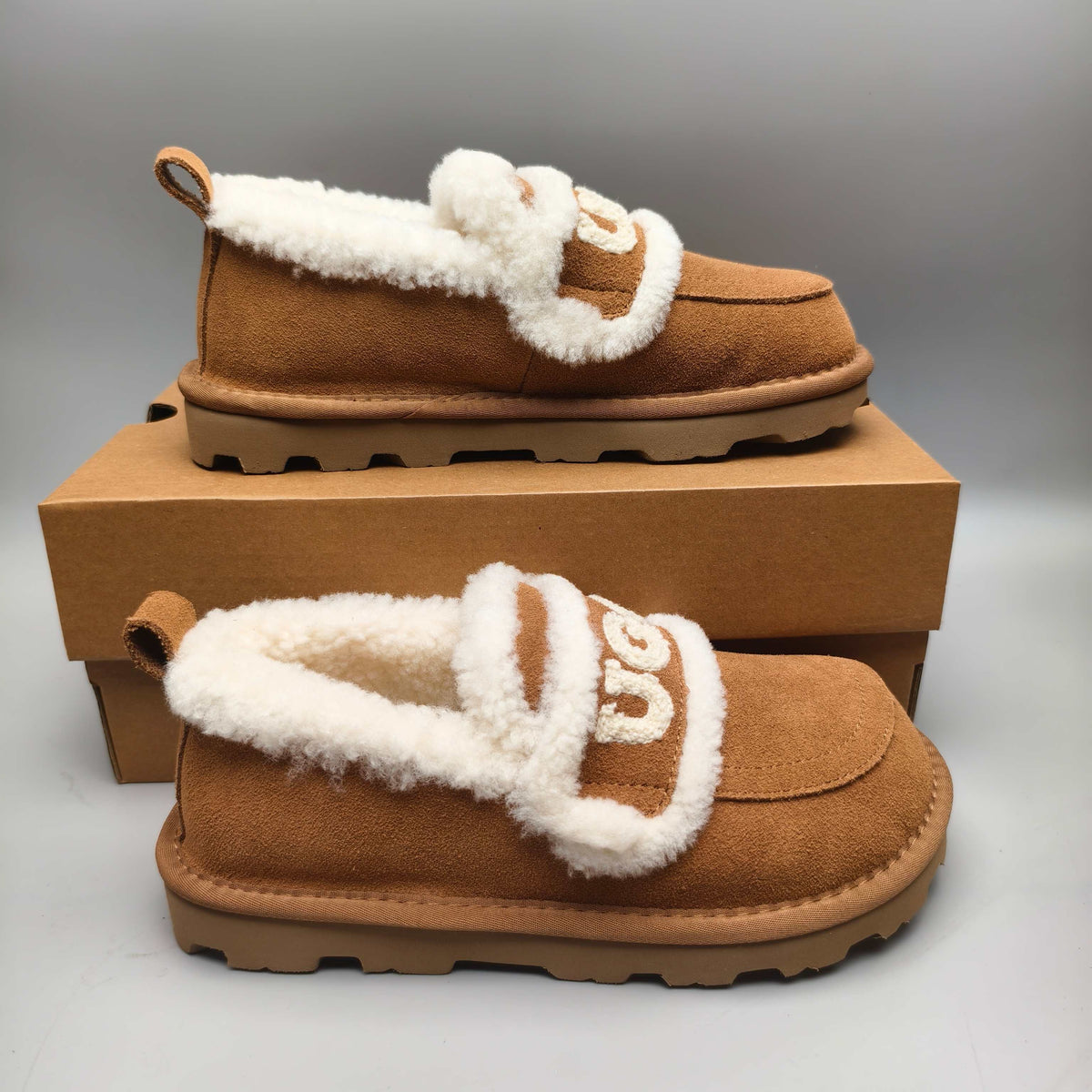Chestnut Closed-Back Casual Shoes with Oversized Logo | Model 2939