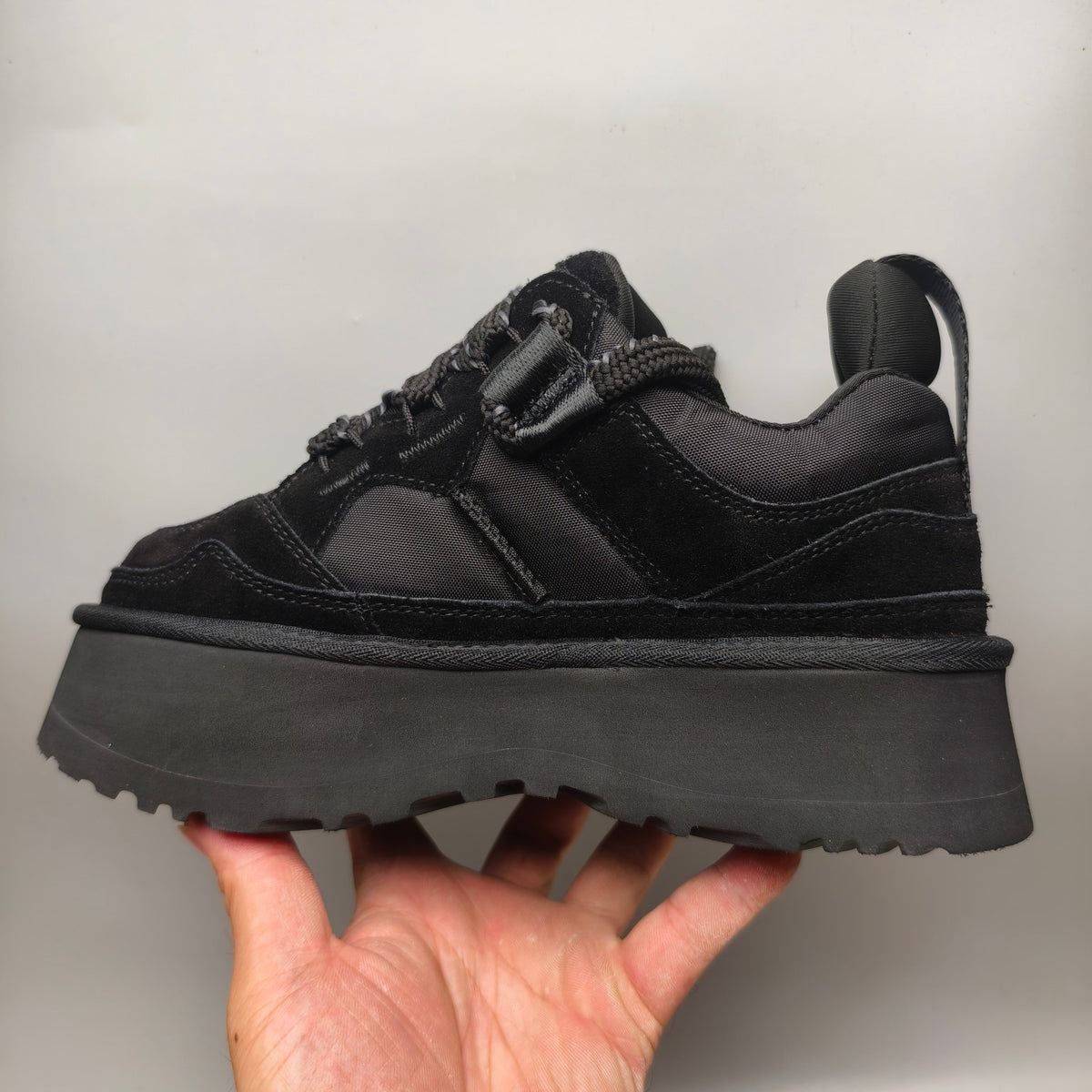 Black Chunky Platform Lace-Up Dad Sneakers – Model 1541