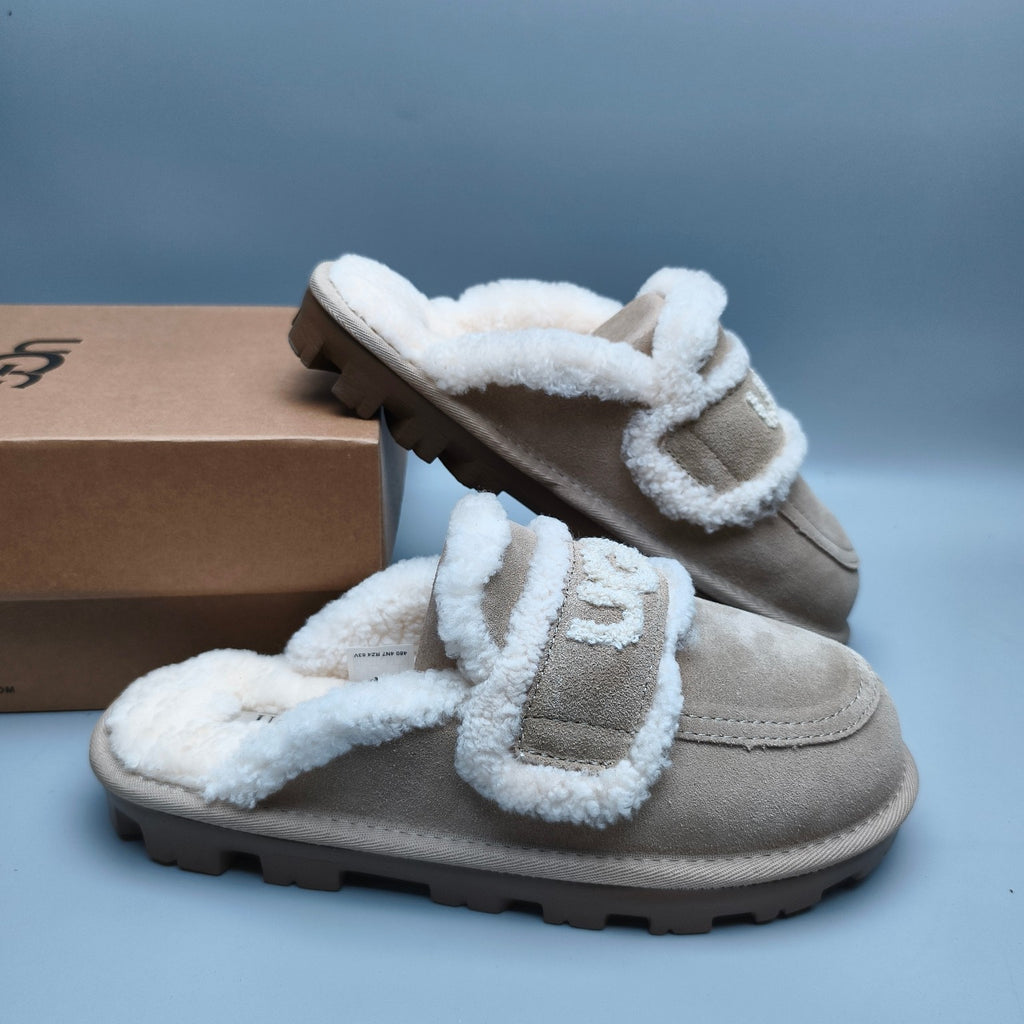 Sand Curly Plush Slippers with Oversized Logo – Model 1206