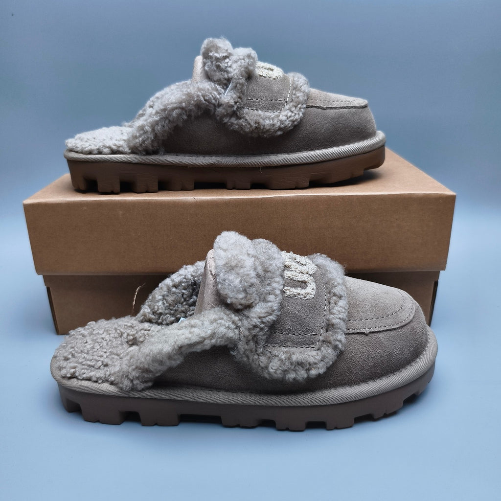 Antelope Brown Curly Plush Slippers with Oversized Logo – Model 1206