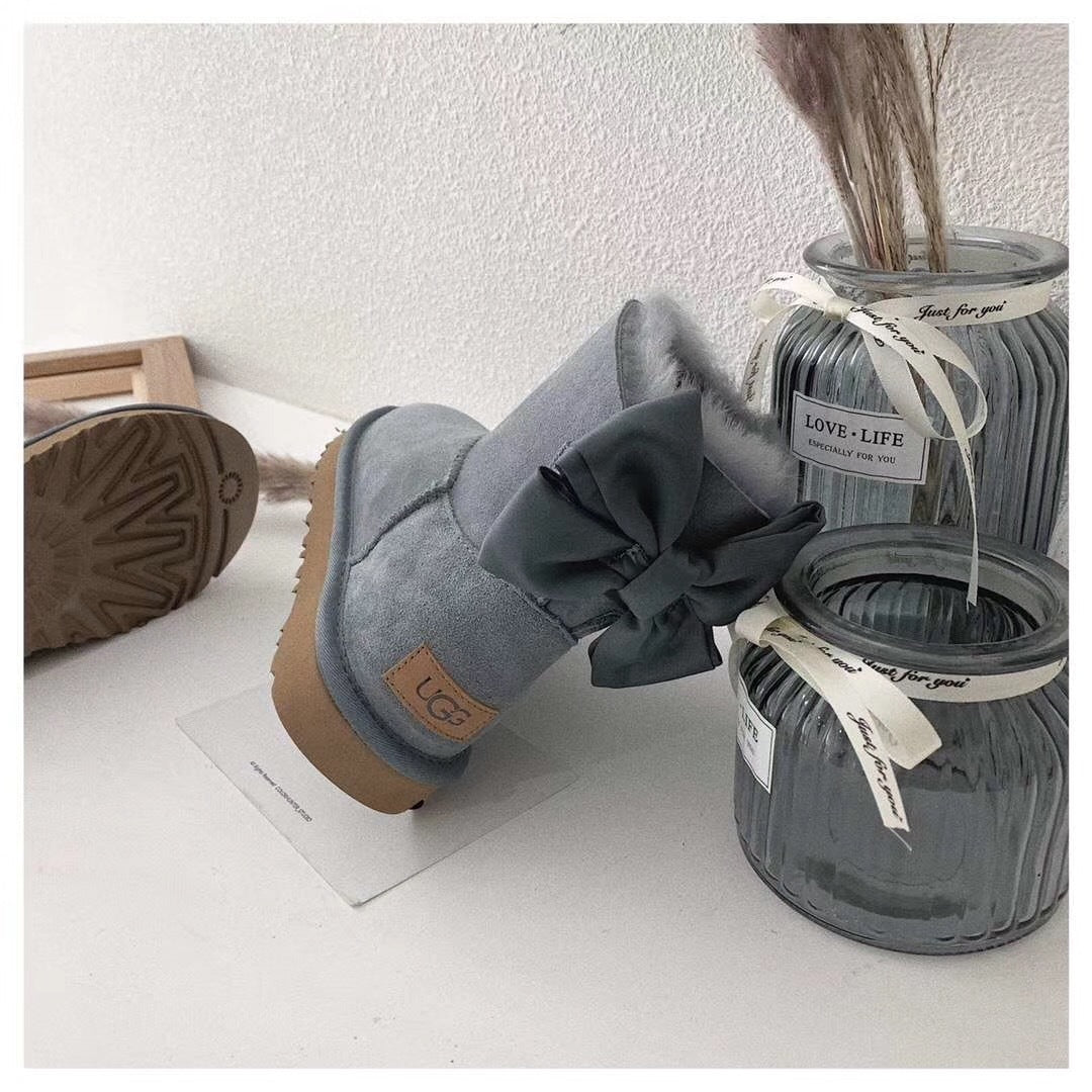 Gray Bow-Detail Ankle Boots | Model 3130