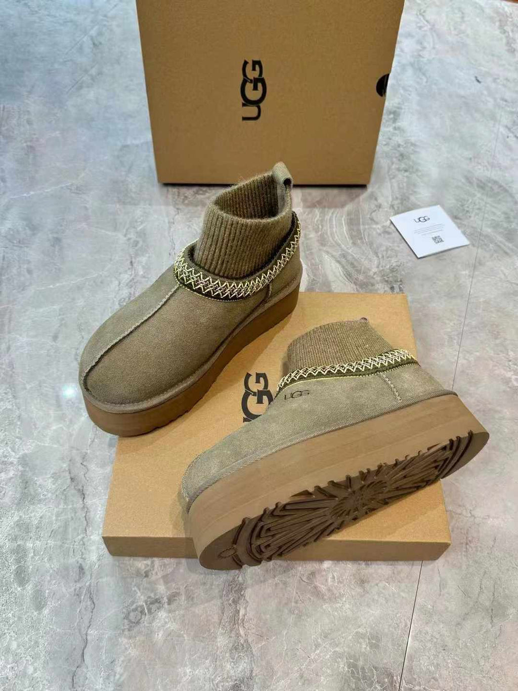 Suede Winter Boots with Wool-Blend Sock Cuffs & Shearling Lining – Model 1125956