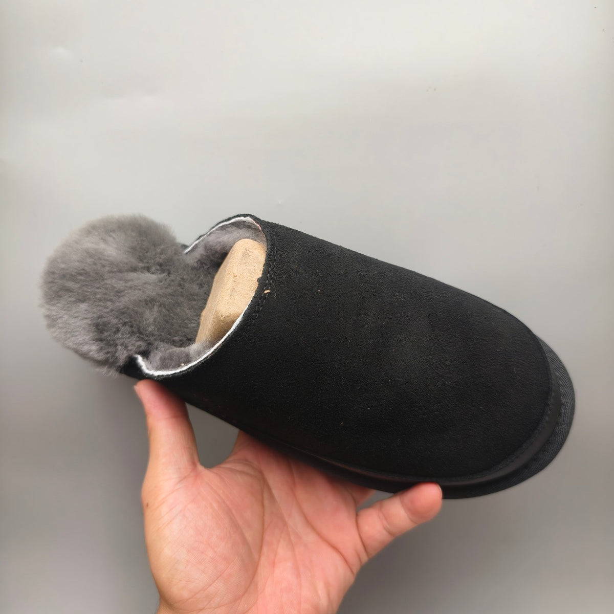 Black Ultra-Light Fuzzy Slippers for Men | Model 4585