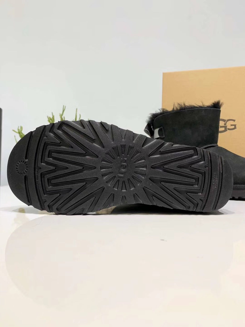 Black Bow-Detail Shimmer Shoes | Model 2938