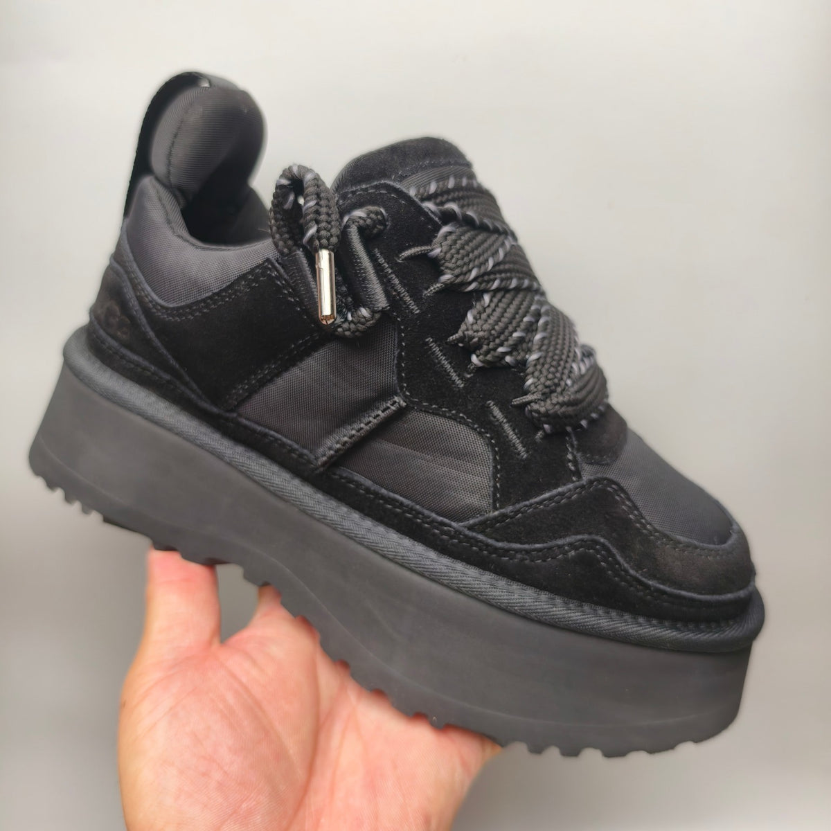 Black Chunky Platform Lace-Up Dad Sneakers – Model 1541