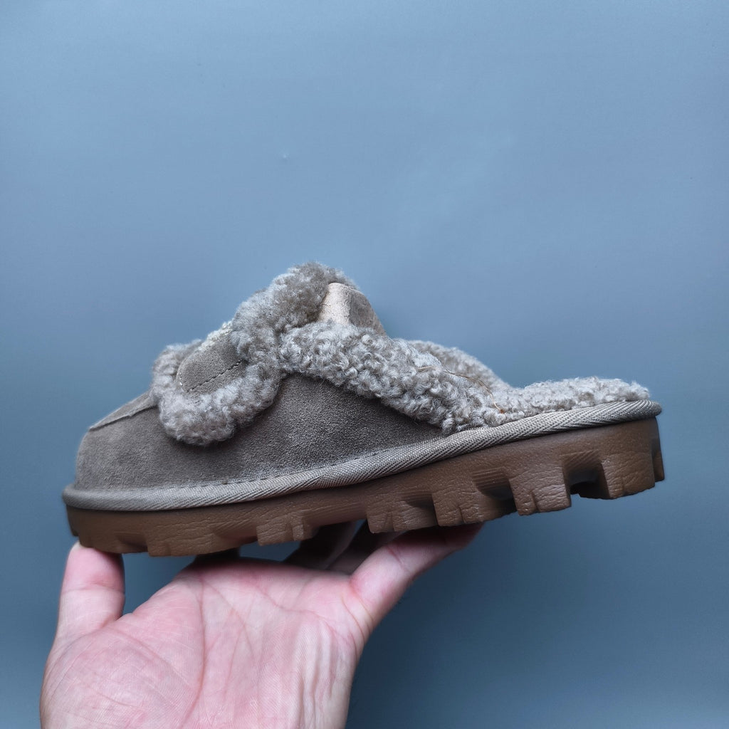 Antelope Brown Curly Plush Slippers with Oversized Logo – Model 1206