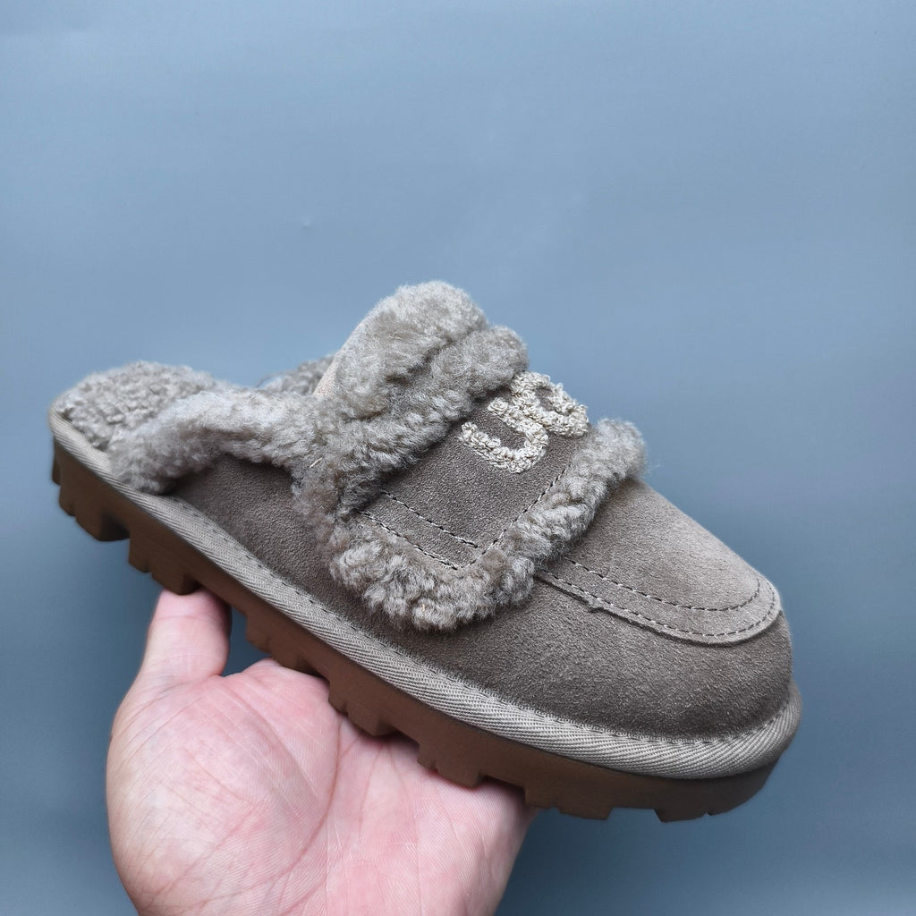 Antelope Brown Curly Plush Slippers with Oversized Logo – Model 1206