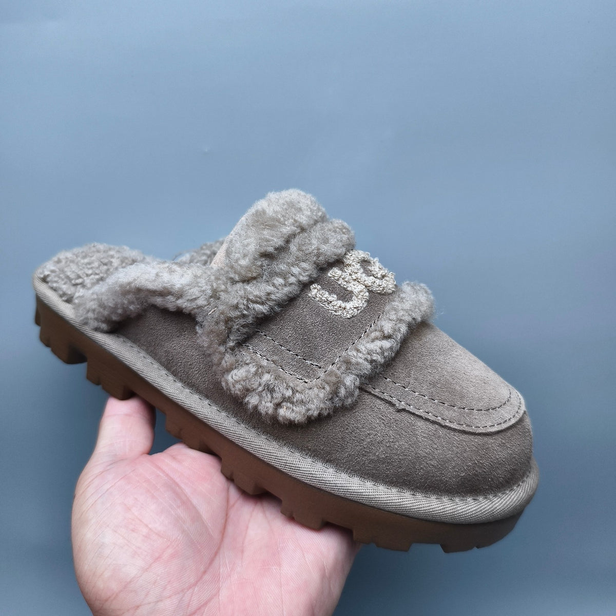 Antelope Brown Curly Plush Slippers with Oversized Logo – Model 1206