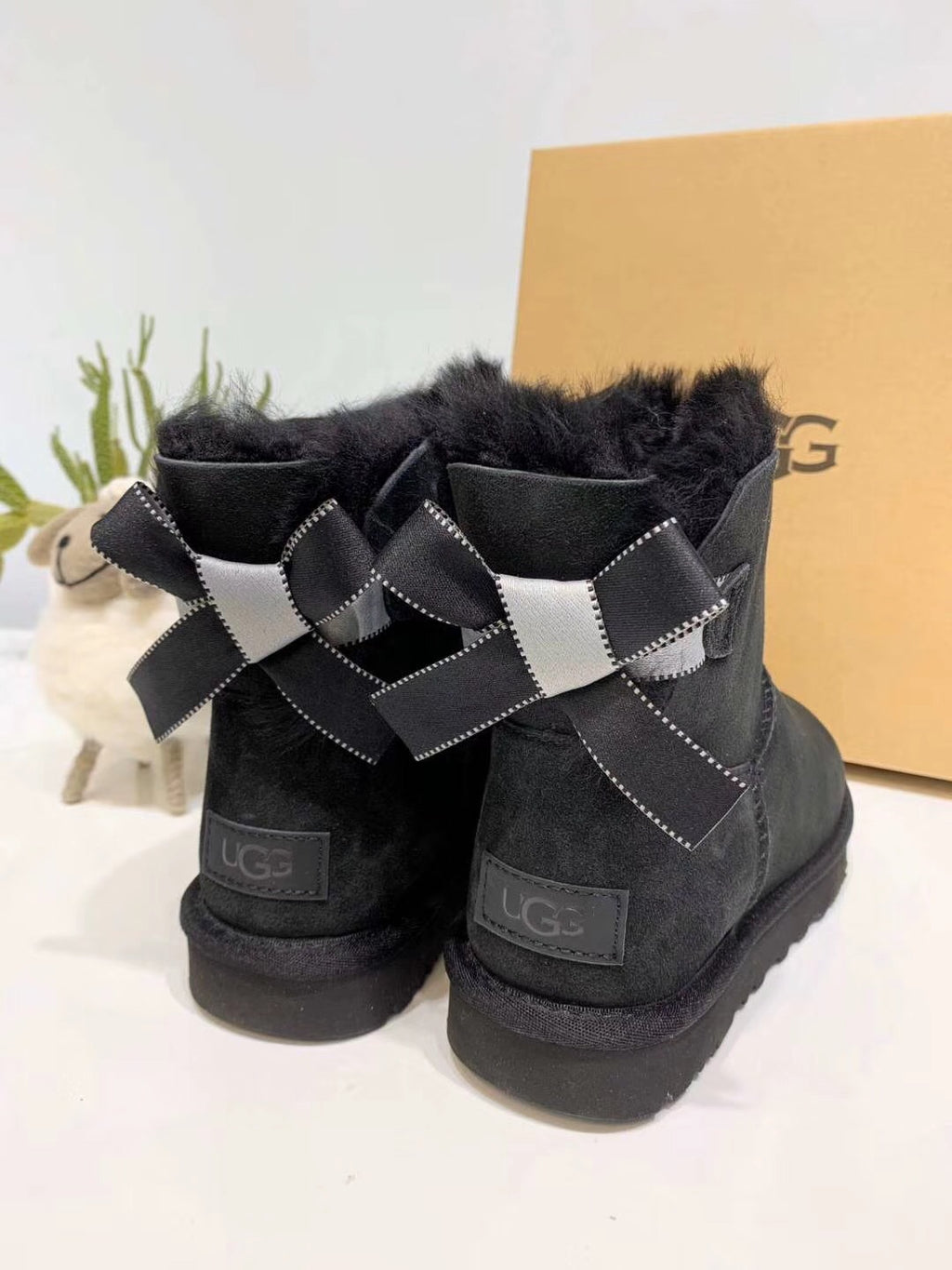 Black Bow-Detail Shimmer Shoes | Model 2938