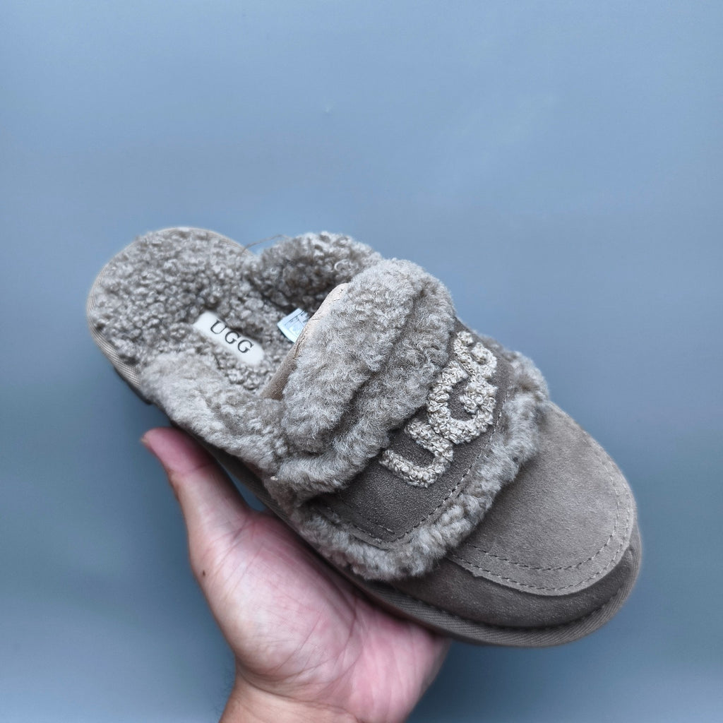 Antelope Brown Curly Plush Slippers with Oversized Logo – Model 1206