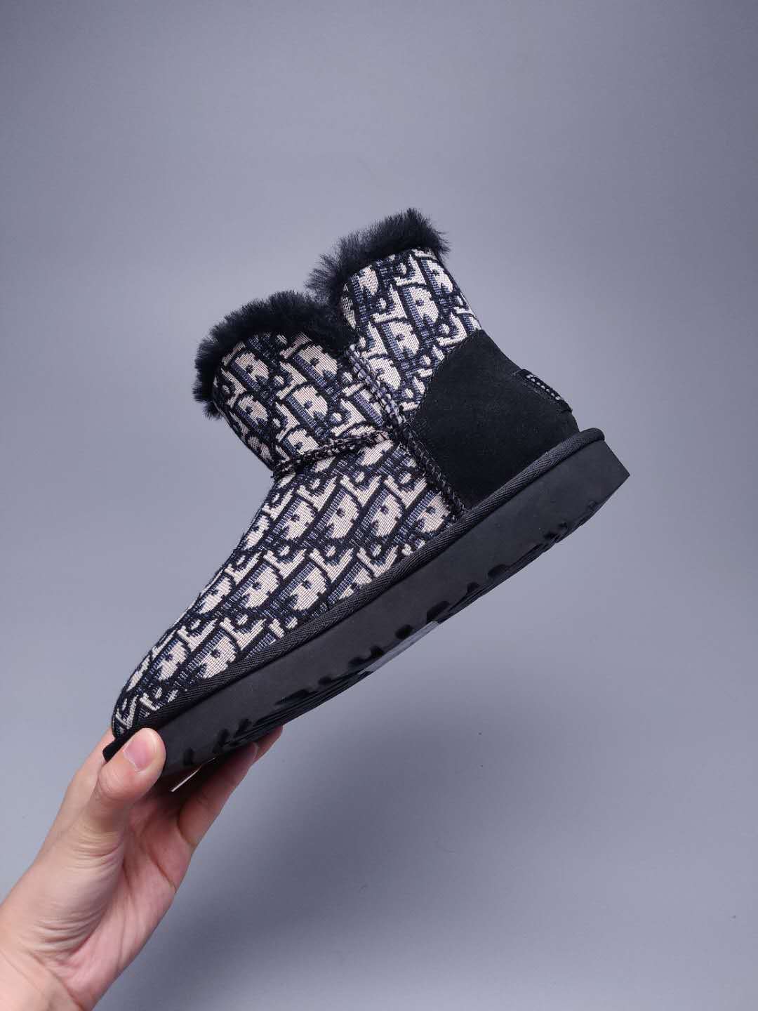 Black Fabric-Pattern Shoes | Model 6554