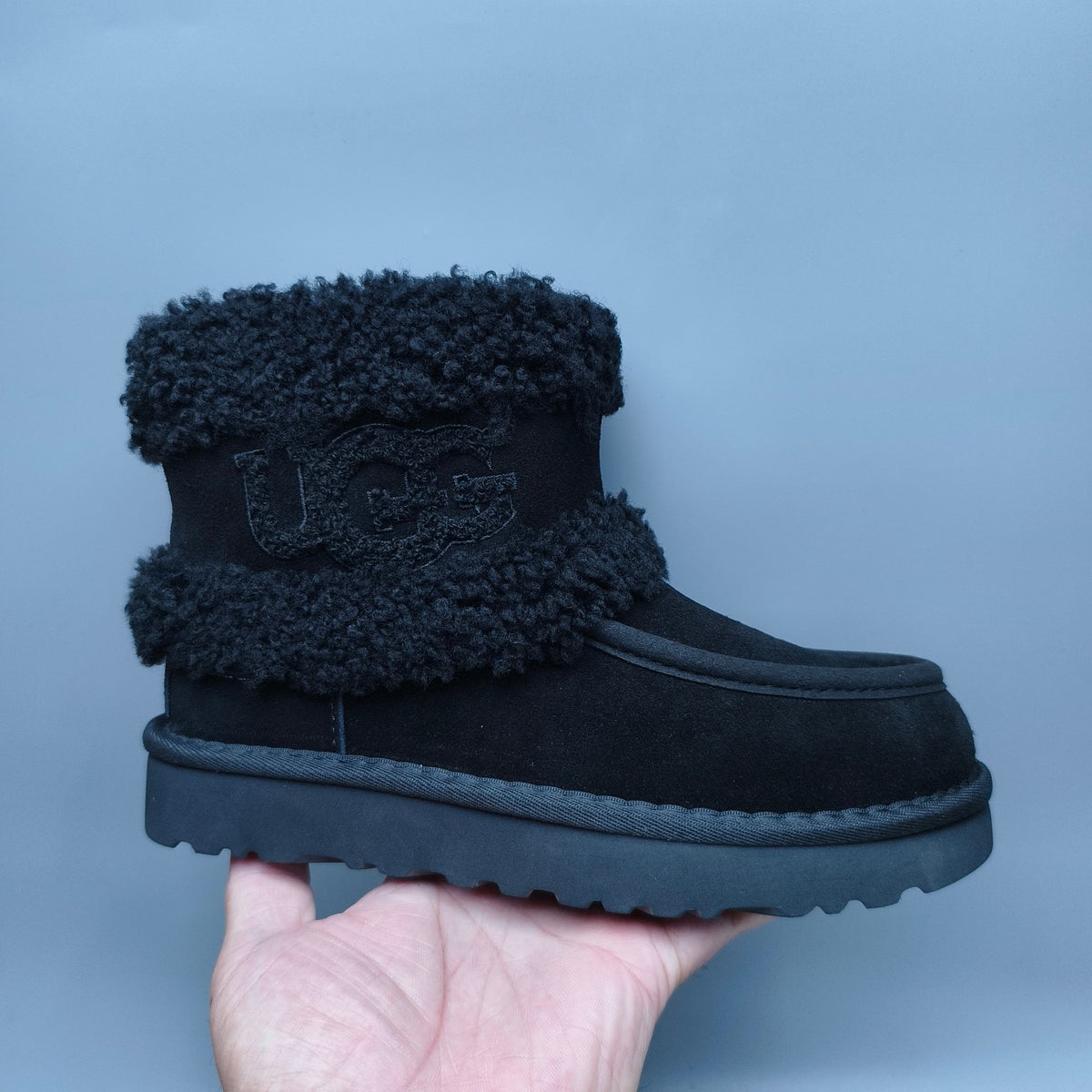 Black Curly-Texture Mid-Height Boots with Oversized Logo | Model 5410