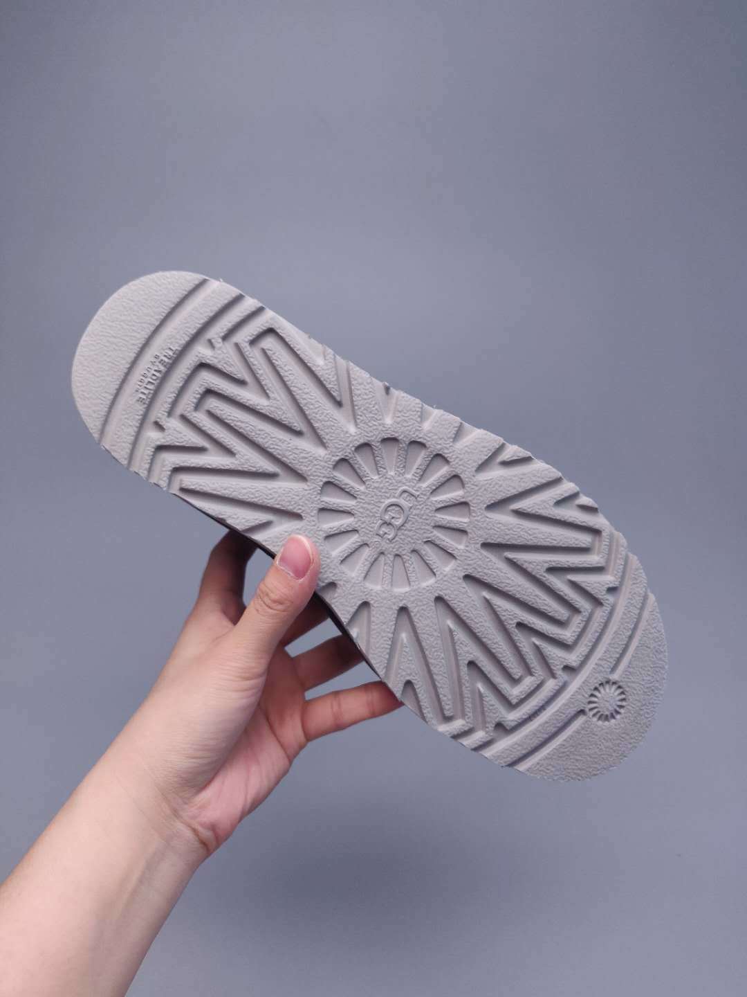 Men's Gray Low-Top Slip-On Casual Shoes | Model 3455