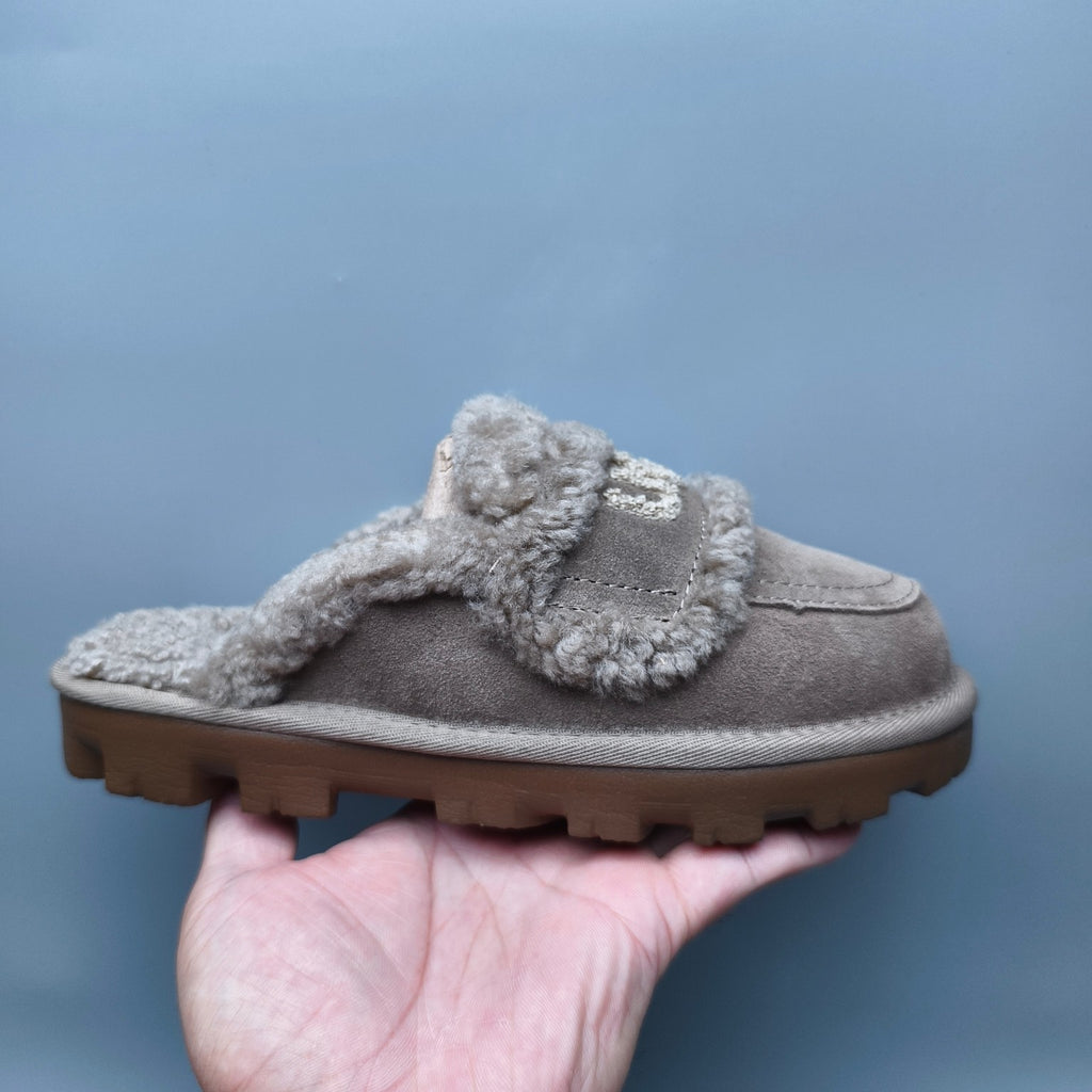 Antelope Brown Curly Plush Slippers with Oversized Logo – Model 1206