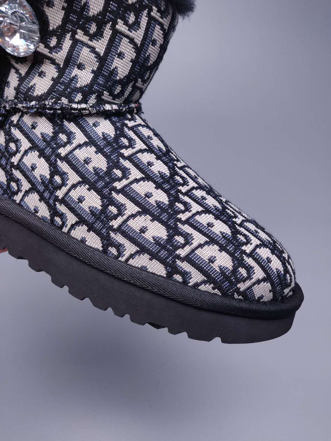 Black Fabric-Pattern Shoes | Model 6554